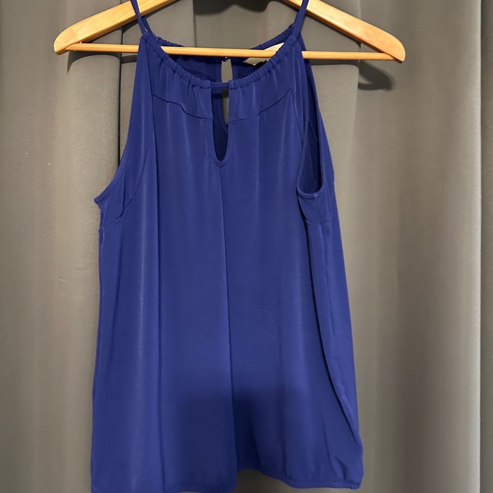 Women’s beautiful blue tank top from Banana Republic.